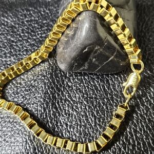 18k Gold Box Chain Bracelet